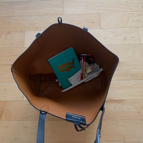 Guess handbag - Picture 3 of 3